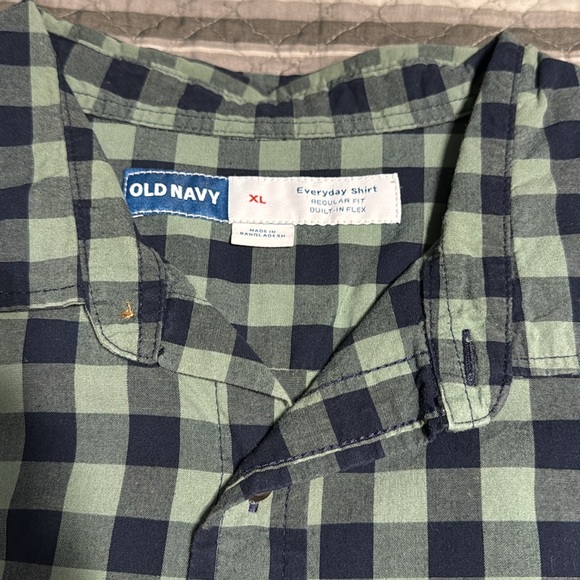 2 OLD NAVY MEN EVERYDAY SHIRT REGULAR FIT BUILT IN FLEX BUTTON DOWN LONG SLEEVE - Picture 5 of 5